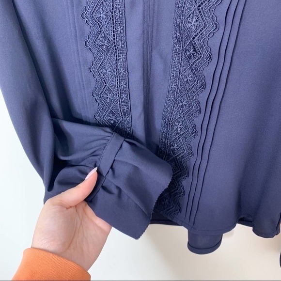 Ann taylor navy blue long sleeve blouse with lace details size XS - Picture 8 of 9